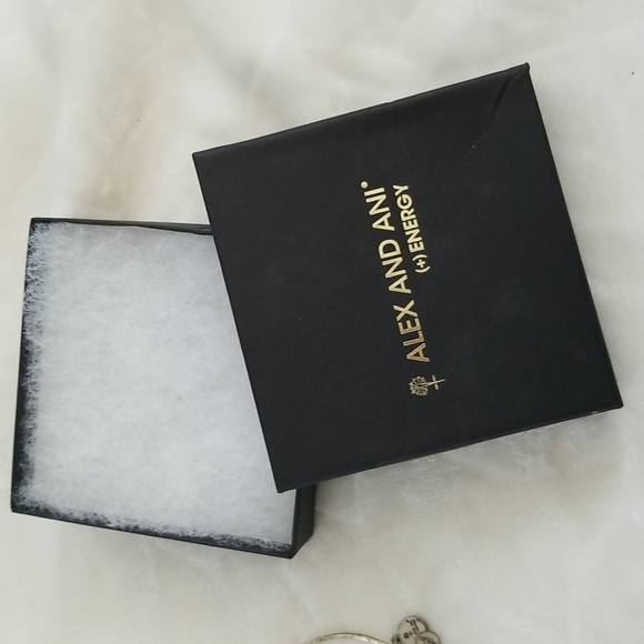 Alex and Ani Queen's Crown bracelet with box - Picture 11 of 13